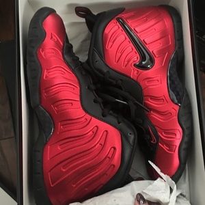 Size 4 metallic red foam posite